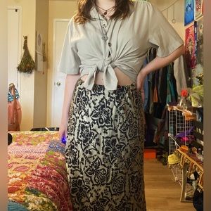 vintage black and gold detailed maxi skirt! 🪩💟